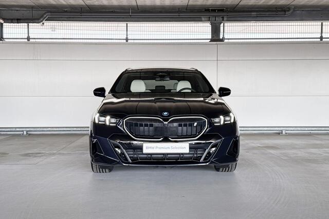 BMW i5 Touring eDrive40 M Sport Edition | M Sport Pro | Travel Pack | Comfort Pack