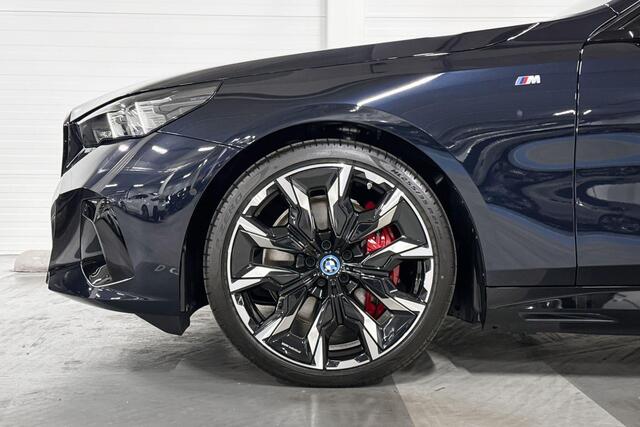 BMW i5 Touring eDrive40 | M-Sport Pro | Travel Pack | Innovation Pack | Comfort Pack | Driving Assistant Professional | Harman/Kardon | Comfort Access