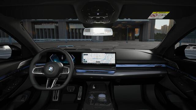 BMW i5 Touring eDrive40 M Sport / Panoramadak / Trekhaak / Bowers & Wilkins / M Multifunctionele Stoelen / Comfort Access / Adaptieve LED / Stoelventilatie