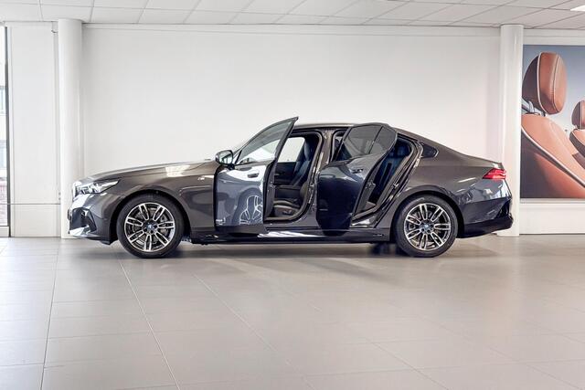 BMW i5 eDrive40 M Sport Edition 84 kWh | Stoelventilatie | Comfort Access | Harman Kardon | Trekhaak |