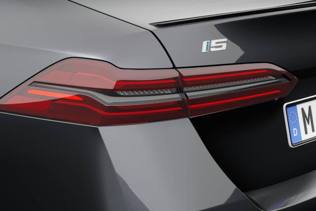 BMW i5 Sedan eDrive40 M Sport Edition 84 kWh | M Sportpakket Pro | Glazen panoramadak