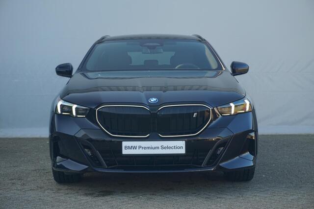 BMW i5 xDrive40 Touring | M Sportpakket Pro | Innovation Pack | Travel Pack | Comfort Pack