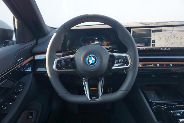 BMW i5 xDrive40 Touring | M Sportpakket Pro | Innovation Pack | Travel Pack | Comfort Pack