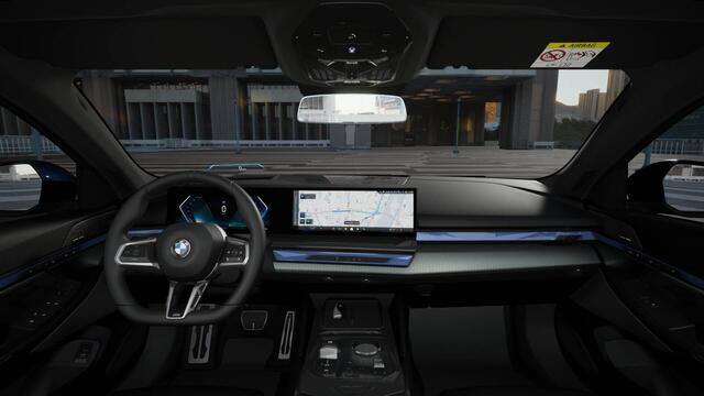 BMW i5 Touring eDrive40 M Sport / Panoramadak / Trekhaak / Adaptieve LED / Stoelventilatie / Parking Assistant Plus / Comfort Access