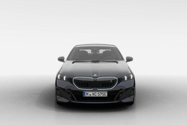 BMW i5 Sedan eDrive40 M Sport Edition | M Sport Pro | Travel Pack | Trekhaak