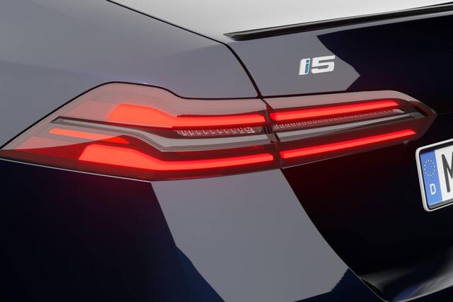 BMW i5 Sedan eDrive40 M Sport Edition | M Sport Pro | Travel Pack | Trekhaak