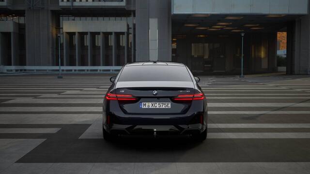 BMW i5 eDrive40 M Sport / Panoramadak / Adaptieve LED / Bowers & Wilkins / Stoelventilatie / Comfort Access / Parking Assistant Plus / Stuurverwarming