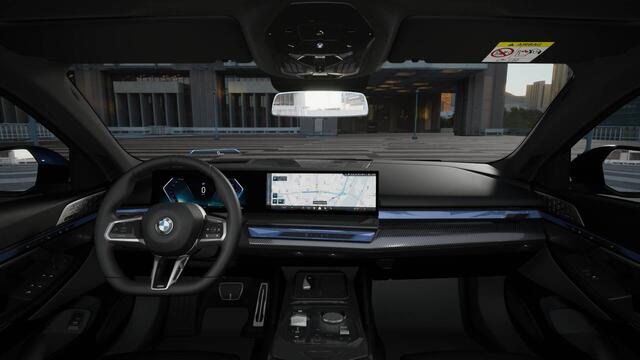 BMW i5 eDrive40 M Sport / Panoramadak / Adaptieve LED / Bowers & Wilkins / Stoelventilatie / Comfort Access / Parking Assistant Plus / Stuurverwarming