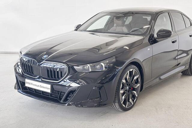 BMW i5 Sedan eDrive40 M Sport Edition | M Sportpakket Pro | Trekhaak met elektrisch wegklapbare kogel | Showroomvoordeel