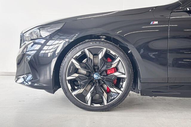BMW i5 Sedan eDrive40 M Sport Edition | M Sportpakket Pro | Trekhaak met elektrisch wegklapbare kogel | Showroomvoordeel