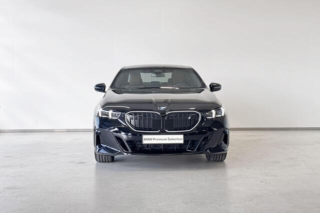 BMW i5 Sedan eDrive40 M Sport Edition | M Sportpakket Pro | Trekhaak met elektrisch wegklapbare kogel | Showroomvoordeel