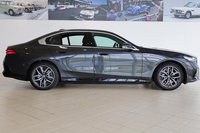 BMW i5 eDrive40 | M Sportpakket | Innovation Pack | Travel Pack | Comfort Pack