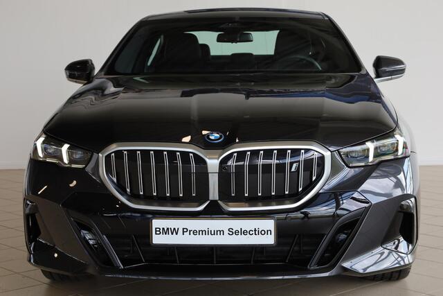 BMW i5 eDrive40 | M Sportpakket | Innovation Pack | Travel Pack | Comfort Pack