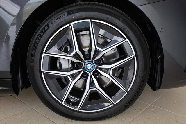 BMW i5 eDrive40 | M Sportpakket | Innovation Pack | Travel Pack | Comfort Pack