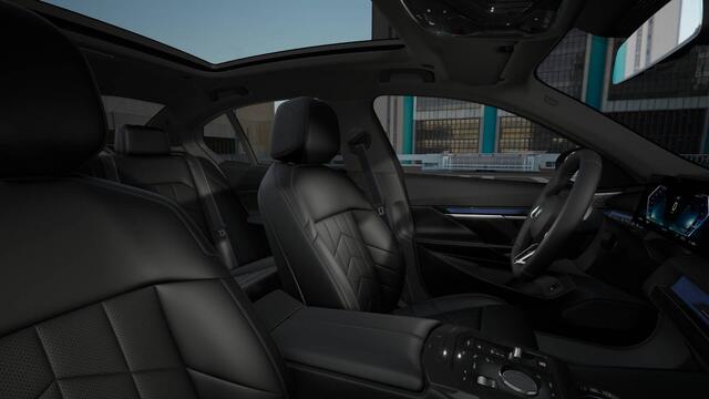 BMW i5 eDrive40 M Sport / Panoramadak / Trekhaak / Stoelventilatie / Adaptieve LED / Comfort Access / Parking Assistant Plus / Stuurverwarming