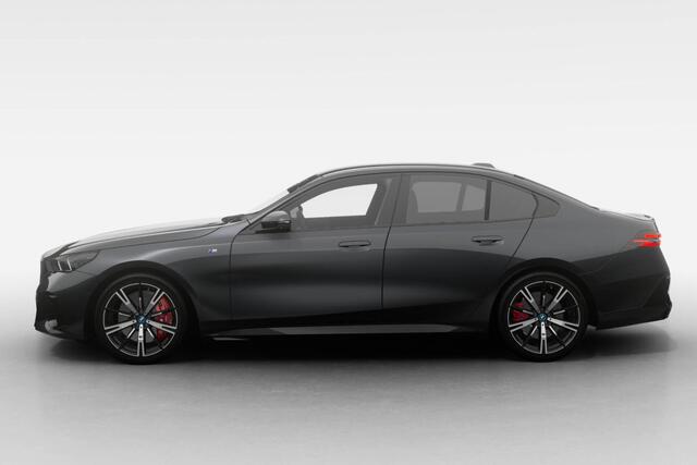 BMW i5 Sedan eDrive40 M Sport Edition | M Sport Pro | Travel Pack | Comfort Pack | Trekhaak | 22kW laden