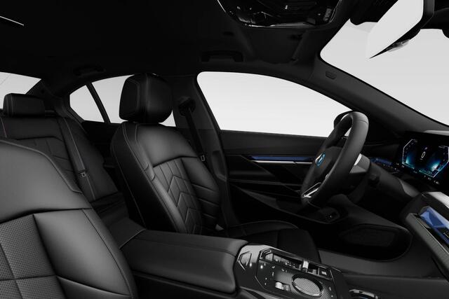 BMW i5 Sedan eDrive40 M Sport Edition | M Sport Pro | Travel Pack | Comfort Pack | Trekhaak | 22kW laden