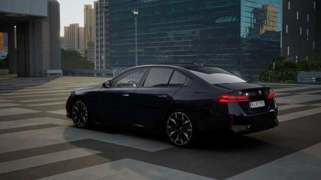 BMW i5 eDrive40 M Sport / Bowers & Wilkins / Adaptieve LED / Comfort Access / Stoelventilatie / Parking Assistant Plus / Stuurverwarming