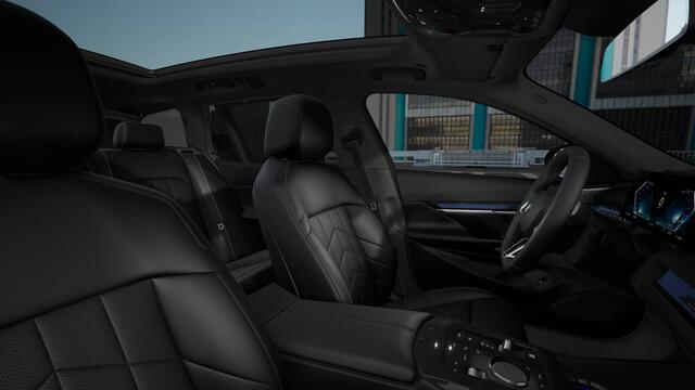 BMW i5 Touring eDrive40 M Sport / Panoramadak / Trekhaak / Bowers & Wilkins / Adaptieve LED / Stoelventilatie / Parking Assistant Plus / Comfort Access