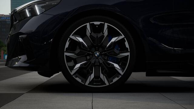 BMW i5 Touring eDrive40 M Sport / Panoramadak / Trekhaak / Bowers & Wilkins / Adaptieve LED / Stoelventilatie / Parking Assistant Plus / Comfort Access