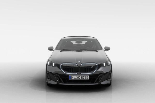 BMW i5 Sedan eDrive40 M Sport Edition | M Sport Pro | Innovation Pack | Travel Pack | Comfort Pack | Trekhaak