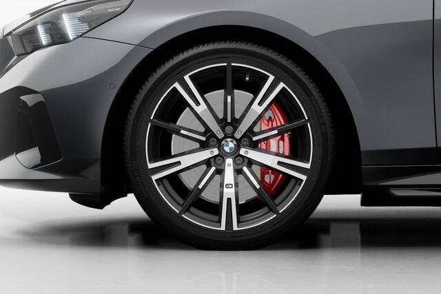 BMW i5 Sedan eDrive40 M Sport Edition | M Sport Pro | Innovation Pack | Travel Pack | Comfort Pack | Trekhaak