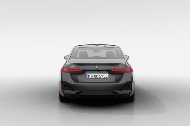 BMW i5 Sedan eDrive40 M Sport Edition M Sport Pro | Travel Pack | Comfort Pack | Showroomvoordeel