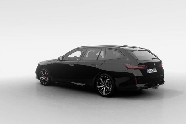 BMW i5 Touring eDrive40 M Sport Edition | M Sport Pro | Innovation Pack | Travel Pack | Comfort Pack | Showroomvoordeel
