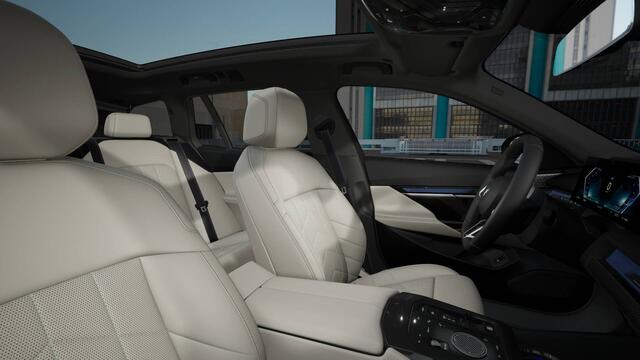 BMW i5 Touring eDrive40 M Sport / Panoramadak / Trekhaak / Bowers & Wilkins / Adaptieve LED / Stoelventilatie / Comfort Access / Parking Assistant Plus / Stuurverwarming