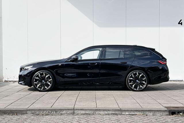 BMW i5 Touring eDrive40 84 kWh M-Sport / Bowers & Wilkins / Driving Assistant Professional / Parking Assistant Plus / Stoelventilatie / Glazen panoramadak / Adaptief onderstel professional / 21 Inch