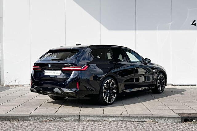 BMW i5 Touring eDrive40 84 kWh M-Sport / Bowers & Wilkins / Driving Assistant Professional / Parking Assistant Plus / Stoelventilatie / Glazen panoramadak / Adaptief onderstel professional / 21 Inch