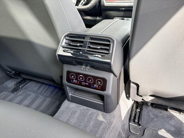 BMW i5 Touring eDrive40 84 kWh M-Sport / Bowers & Wilkins / Driving Assistant Professional / Parking Assistant Plus / Stoelventilatie / Glazen panoramadak / Adaptief onderstel professional / 21 Inch