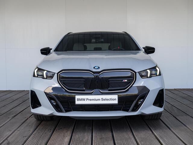 BMW i5 Touring M60 xDrive | M Sportpakket Pro | Innovation Pack | Verwarmd Stuurwiel | Comfort Access | Panoramadak | Stoelverwarming | Bowers & Wilkins | Trekhaak