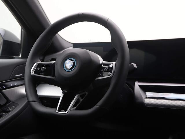 BMW i5 Sedan eDrive40 M Sportpakket 20'' / Panoramadak / Comfortstoelen / Harman Kardon / Driving Assistant Plus