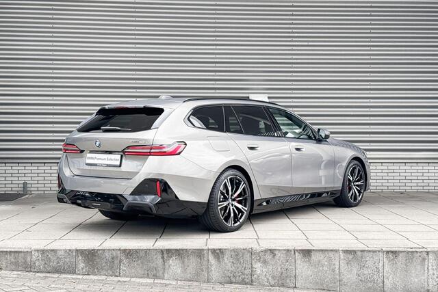 BMW i5 Touring eDrive40 M Sportpakket Pro / Innovation Pack / Travel Pack / Driving Assistant Professional