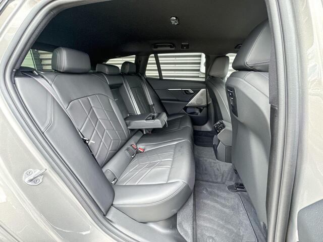 BMW i5 Touring eDrive40 M Sportpakket Pro / Innovation Pack / Travel Pack / Driving Assistant Professional