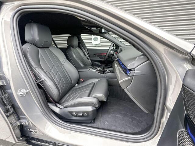 BMW i5 Touring eDrive40 M Sportpakket Pro / Innovation Pack / Travel Pack / Driving Assistant Professional