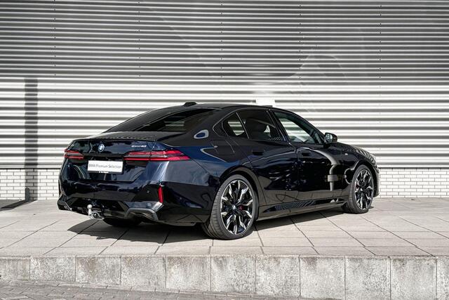 BMW i5 eDrive40 M Sportpakket Pro / Innovation Pack / Travel Pack / Comfort Pack / Trekhaak / Panoramadak