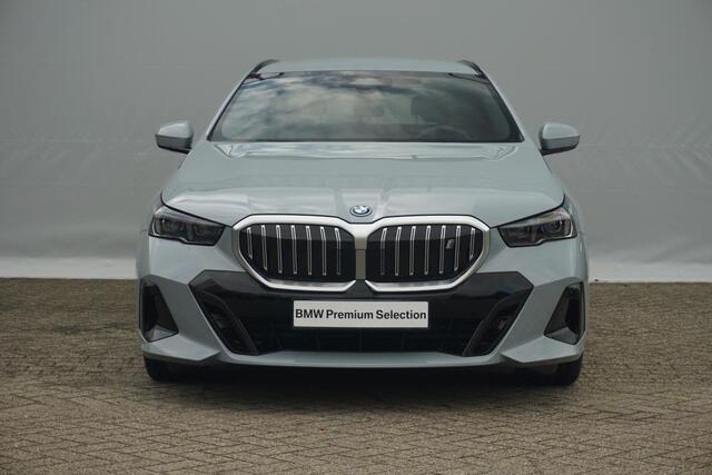 BMW i5 Touring eDrive40 M Sport Edition 19'' / Driving Assistant Plus / Comfort Acces / Adaptieve LED koplampen