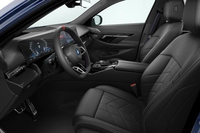 BMW i5 Touring M60 xDrive | M Sport Pro | Innovation Pack | Travel Pack | Comfort Pack | Trekhaak