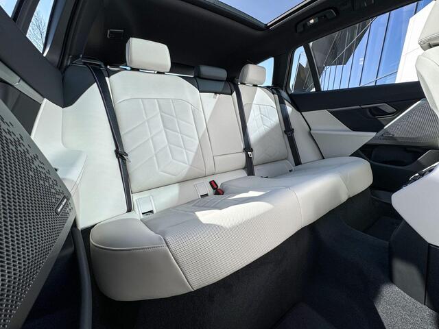 BMW i5 Touring eDrive40 M Sport Edition | M Sport Pro | Innovation Pack | Travel Pack | Comfort Pack | Trekhaak