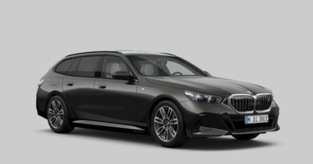 BMW i5 Touring eDrive40 M Sport Edition 84 kWh Trekhaak - Panoramadak - Parking/Driving Professional - Comfort Pack - Harman Kardon - Head up - Comfort Acces - Stuurwielrandverwarming - Active Guard -