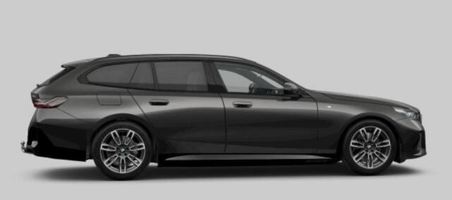 BMW i5 Touring eDrive40 M Sport Edition 84 kWh Trekhaak - Panoramadak - Parking/Driving Professional - Comfort Pack - Harman Kardon - Head up - Comfort Acces - Stuurwielrandverwarming - Active Guard -