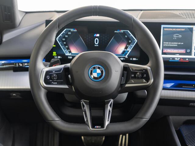 BMW i5 Touring eDrive40 | M Sportpakket | Driving Assistant Plus | Achteruitrijcamera | Stoelverwarming | Trekhaak