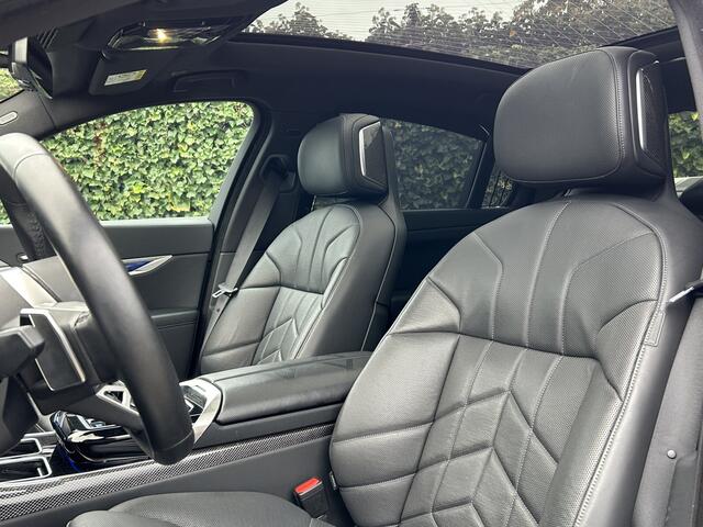 BMW i7 xDrive60 High Exe | M-Sport | 21" | Panorama Sky Lounge | Bowers & Wilkins | Massage | Trekhaak | CoPilot | Merino Leder