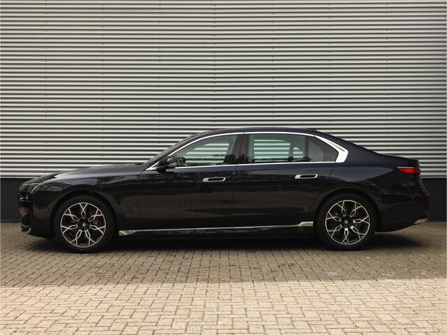 BMW i7 xDrive60 - Stoelverwarming voor + achter - Head-up Display - 106kWh