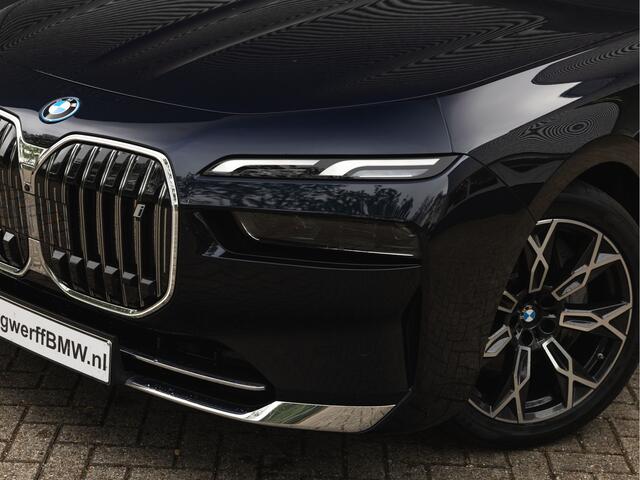 BMW i7 xDrive60 - Stoelverwarming voor + achter - Head-up Display - 106kWh