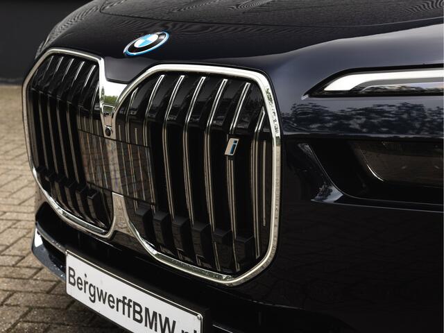 BMW i7 xDrive60 - Stoelverwarming voor + achter - Head-up Display - 106kWh