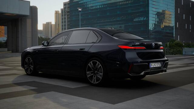 BMW i7 eDrive50 High Executive M Sport / Panoramadak Sky Lounge / Bowers & Wilkins / Massagefunctie / Parking Assistant Professional / Multifunctionele Stoelen / Integral Active Steering