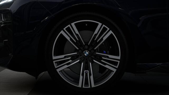 BMW i7 eDrive50 High Executive M Sport / Panoramadak Sky Lounge / Bowers & Wilkins / Massagefunctie / Parking Assistant Professional / Multifunctionele Stoelen / Integral Active Steering